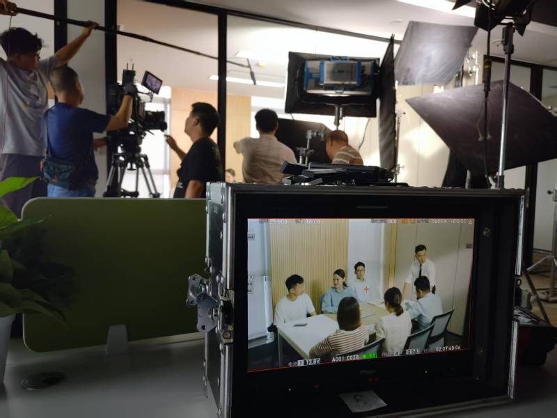 嵩县TVC拍摄公司：科技产品视觉化大师，诠释未来感与功能美学