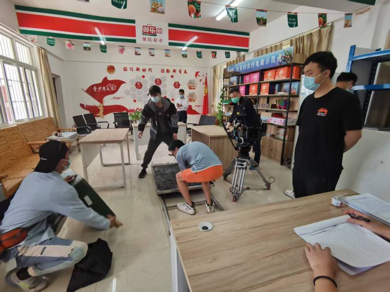 嵩县广告片拍摄公司：极简主义践行者，少即是多的视觉哲学
